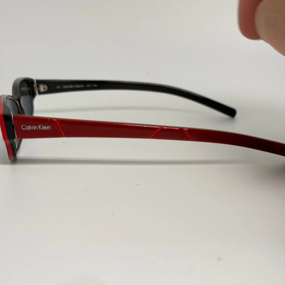 Calvin Klein Collection 673 Sunglasses Red Black Oval Frame Italy 52-15-140